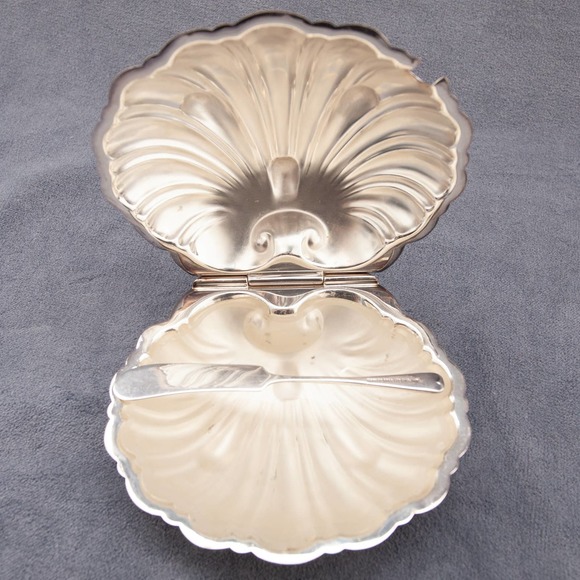 Barker Brothers Other - Silver Clam Shell Butter Dish & Knife